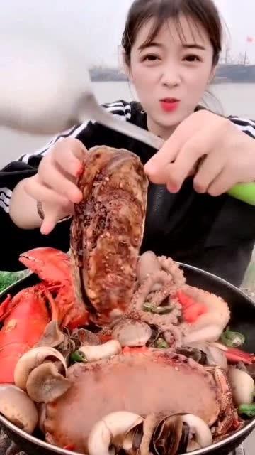 生吃生蚝视频,跟随视频一起探索生吃生蚝的极致美味