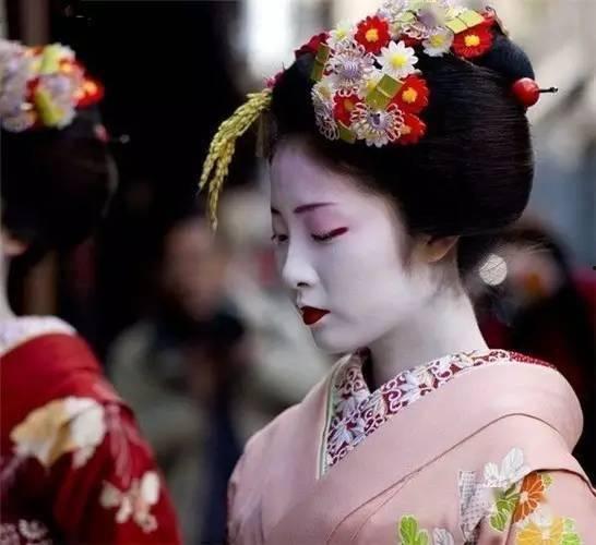日本国宝级艺伎,揭秘日本国宝级艺伎的传奇人生
