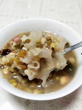 绿豆糖水图片,消暑解渴的天然饮品