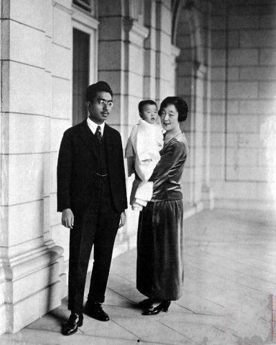 日本天皇的妻子,日本皇后的优雅风采与皇室生活揭秘